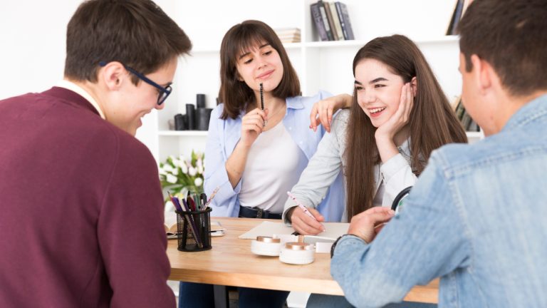 การตลาดที่ใช้ “คำอธิบายสั้น” แต่ทำให้คนเชื่อมากกว่าข้อความยาว